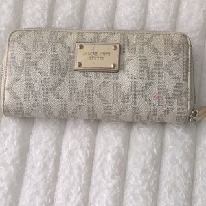 Michael Kors Beige Patterned Wallet